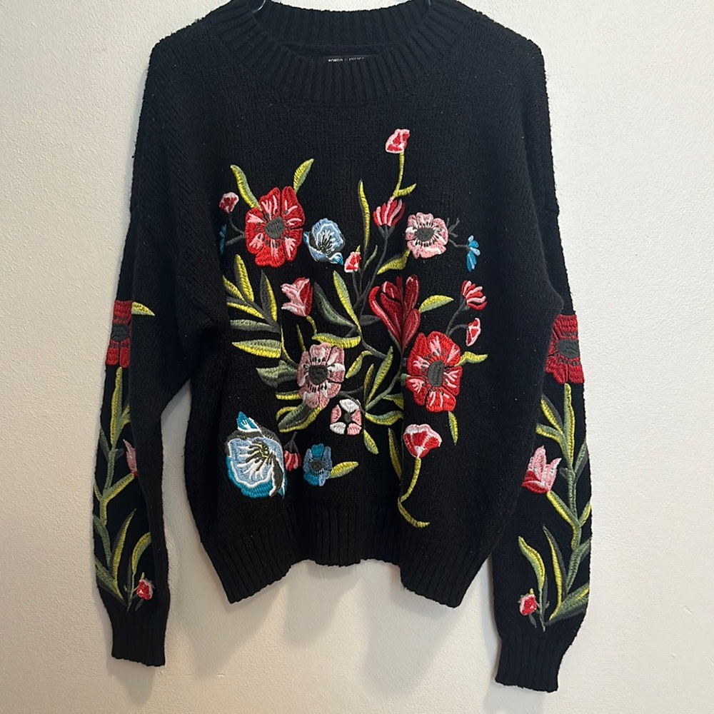 Romeo & Juliet Couture Black and Red Floral Embroidered Crew Neck Sweater